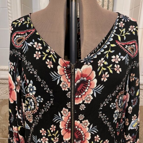 Xhileration. Sz L. Drawstring Blouson. Rayon. Zip Up. Scoop Neck Black. B124 - Picture 5 of 5